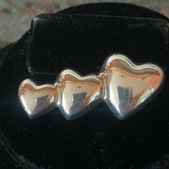 Sterling silver puff heart pin. - Picture 2 of 4